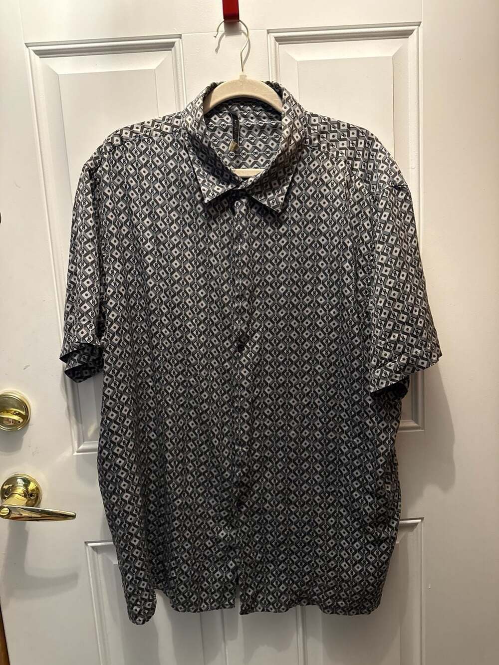 Axist Men's Washable 100% Silk Geometric Print Short Sleeve Button Up Shirt